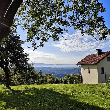 Casa de Férias Apartma Hisa Na Ravnah With Hot Tub Pišece