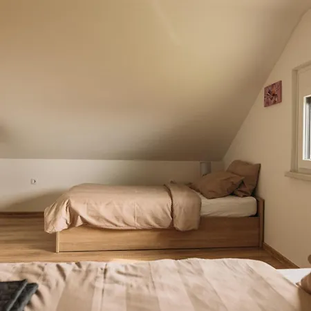 Casa de Férias Apartma Hisa Na Ravnah With Hot Tub Pišece