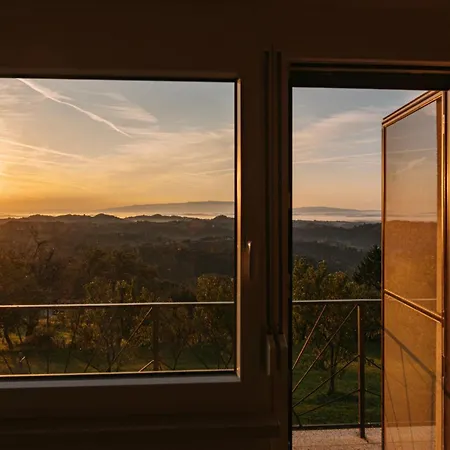 Apartma Hisa Na Ravnah With Hot Tub Ferienhaus
