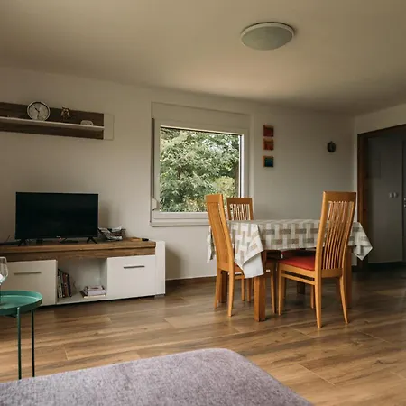 Apartma Hisa Na Ravnah With Hot Tub * Pišece