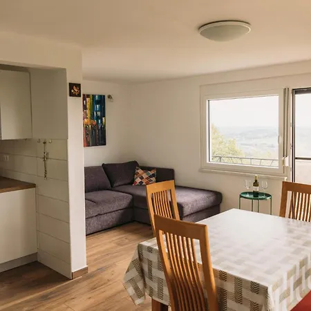 Ferienhaus Apartma Hisa Na Ravnah With Hot Tub