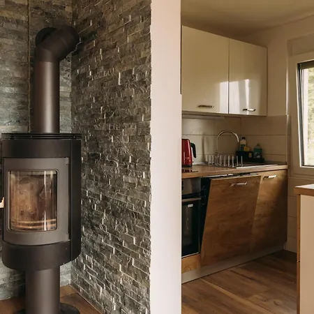 Apartma Hisa Na Ravnah With Hot Tub Ferienhaus